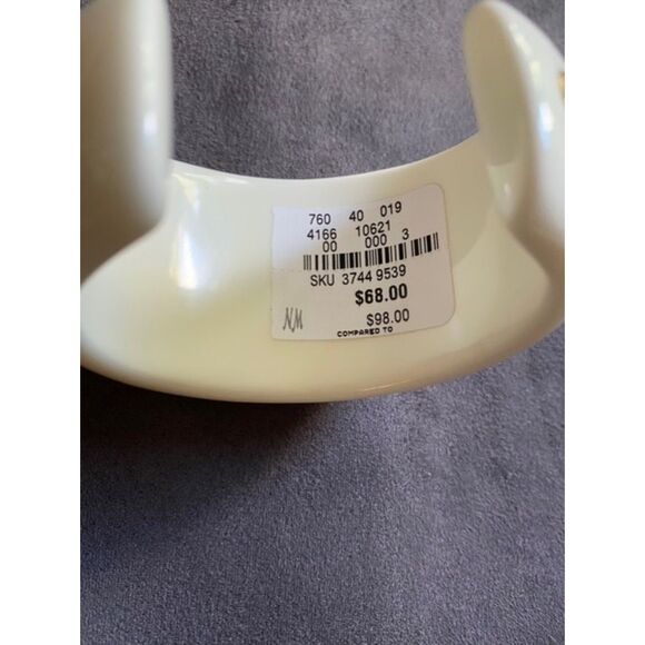 NWT Marc by Marc Jacobs Cream Pearl Logo Resin Cuff Bracelet - Picture 6 of 6